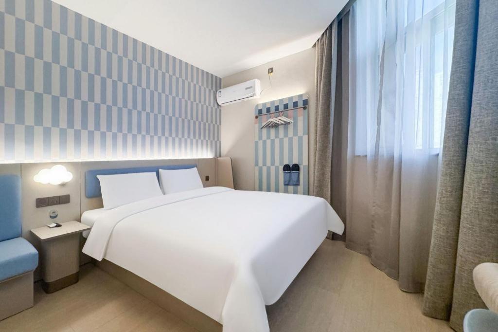 Hanting Premium Xizang Nan Road Hotel 2*